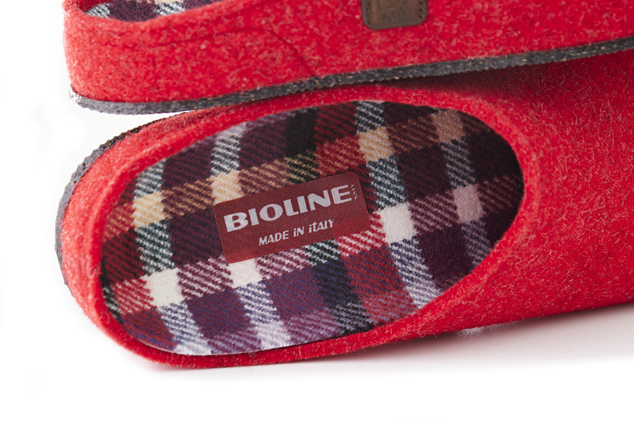 Ciabatte Bioline rosse con interno scozzese Made in Italy.