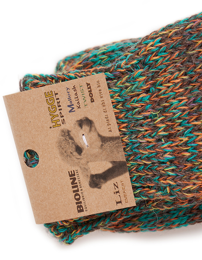 Calza multicolore Bioline con etichetta in cartone kraft.