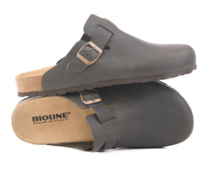 Zoccoli grigio fumo Bioliine in pelle ingrassata con fibbia, suola anatomica.