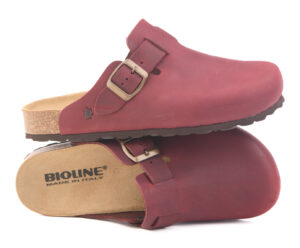 Zoccoli rosso vino Bioliine in pelle con fibbia e plantare anatomico.