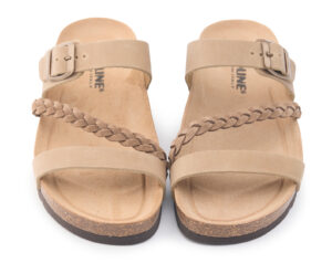 Sandalo Bioline beige con fascia intrecciata e fibbia laterale su plantare anatomico.