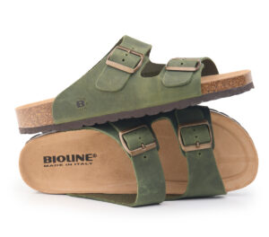 Sandali verdi in pelle con fibbie e suola in sughero, marca Bioline Made in Italy